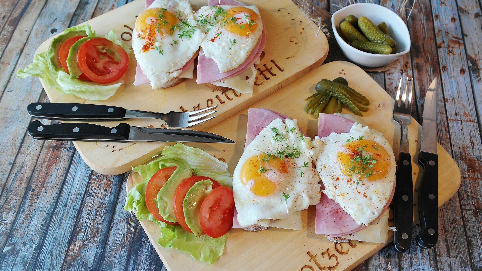 Entrecot con Patatas y Guisantes a las Finas Hierbas