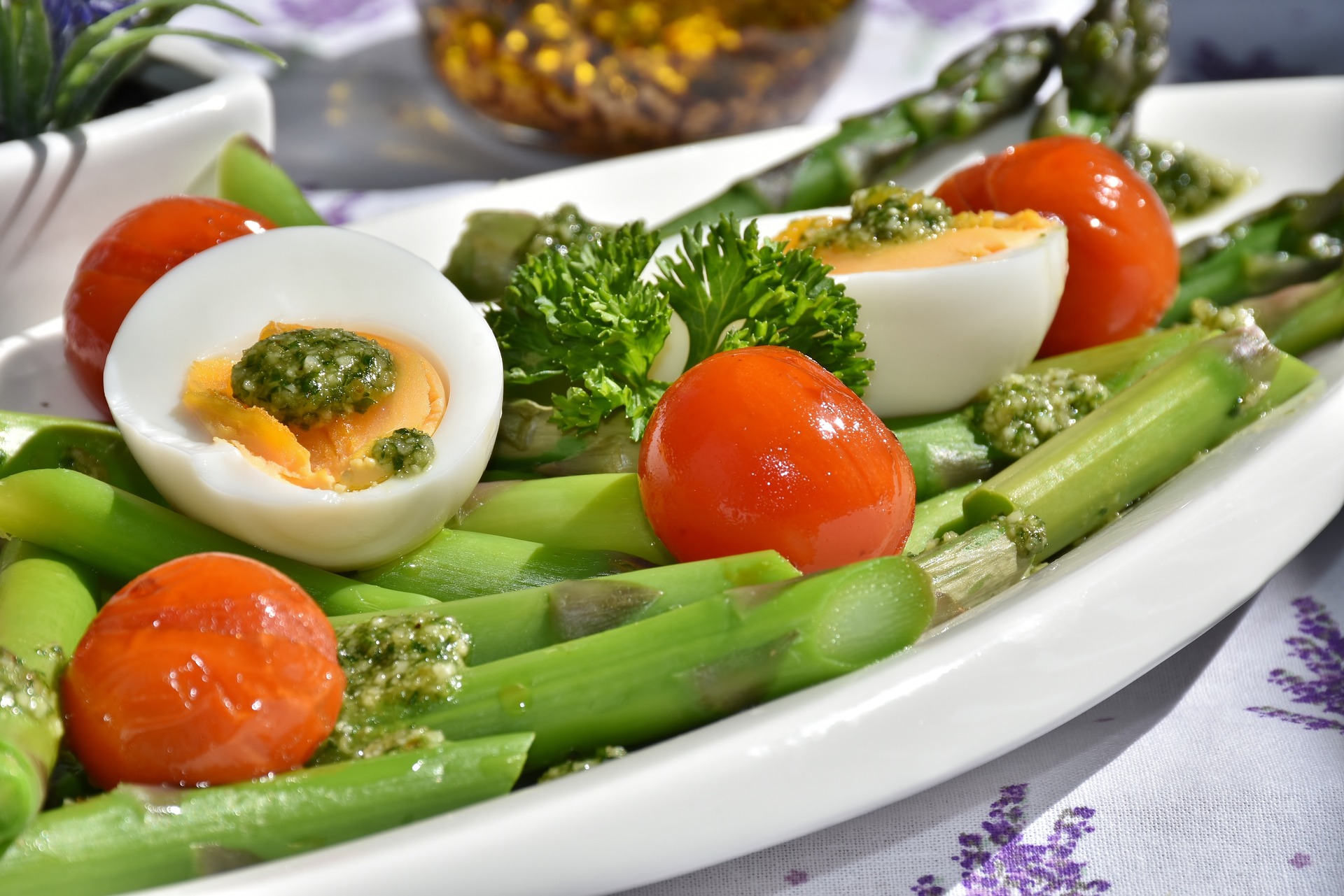 Ensalada con Jamón de York y Plátano con Queso y Olivas